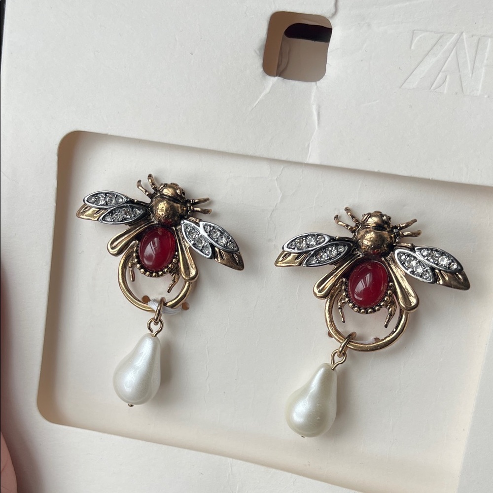 Elegant Bee Design Earrings with Pearl Drop